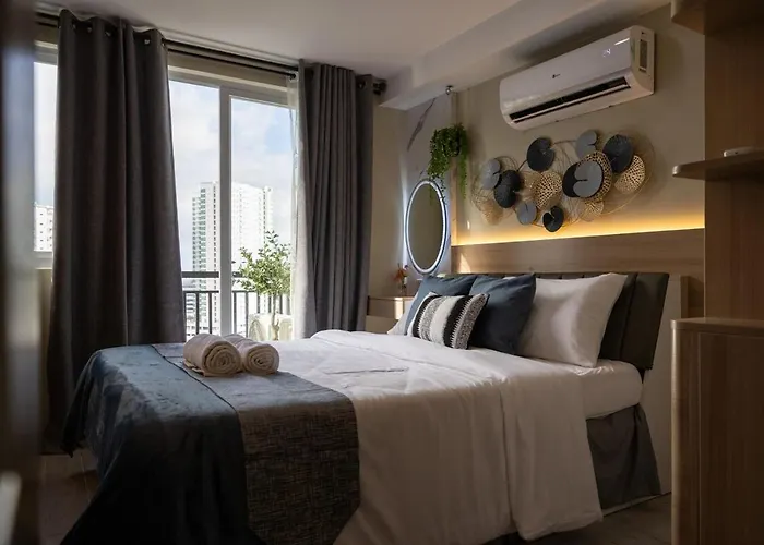 Apartment Urban Noir At Ayala Cbd, Fast Wifi, Netflix