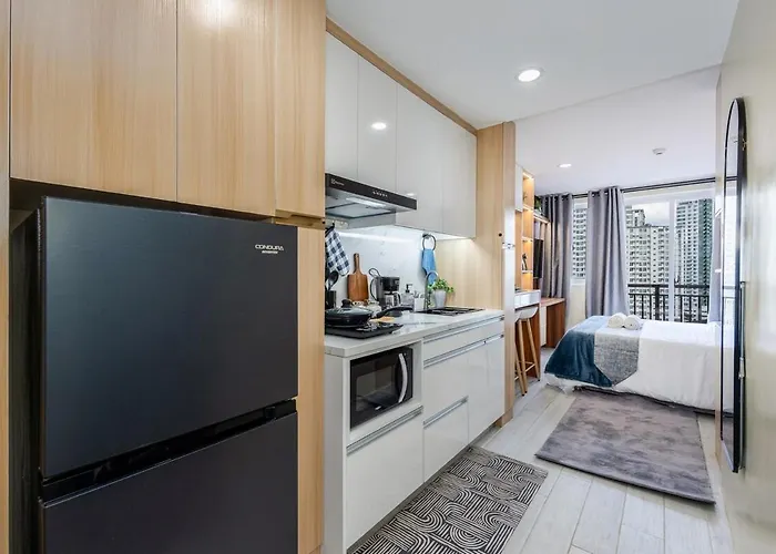 Apartment Urban Noir At Ayala Cbd, Fast Wifi, Netflix Cebu