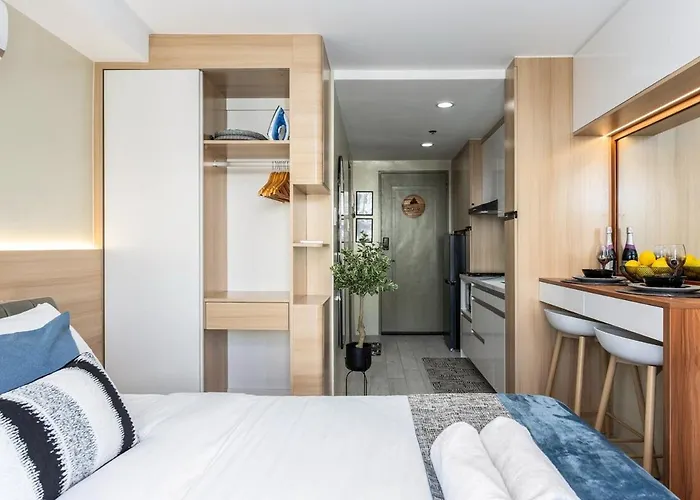 Apartment Urban Noir At Ayala Cbd, Fast Wifi, Netflix *